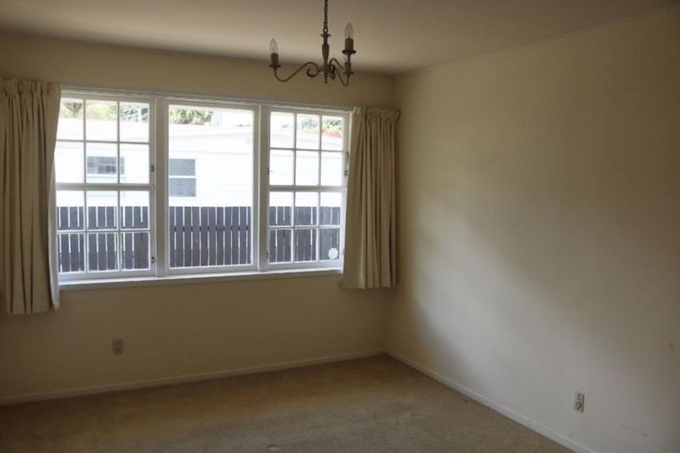 Photo of property in 2/53 Ludlam Crescent, Woburn, Lower Hutt, 5010