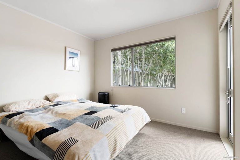 Photo of property in 2/36 Elizabeth Drive, West Harbour, Auckland, 0618