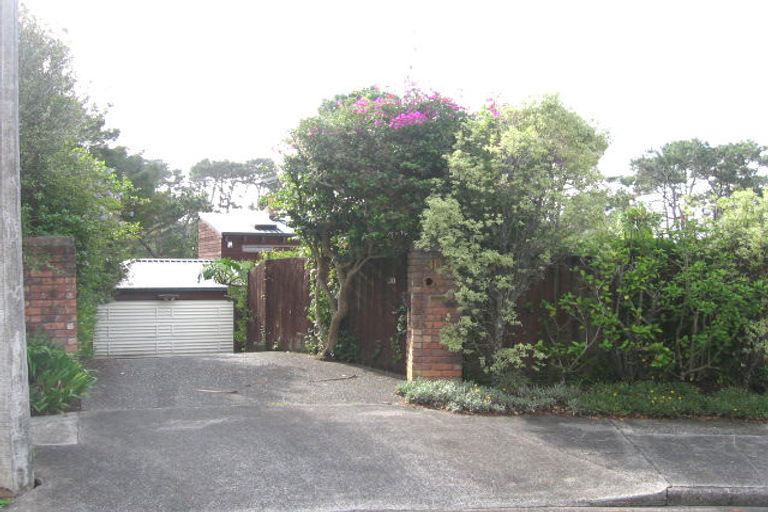 Photo of property in 30 Blundell Place, Chatswood, Auckland, 0626