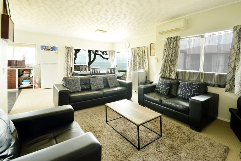 Photo of property in 42 Lynbrooke Avenue, Blockhouse Bay, Auckland, 0600
