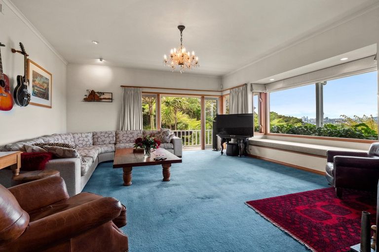 Photo of property in 37 Fairfax Avenue, Northcote, Auckland, 0627