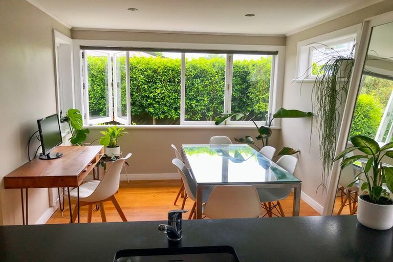 Photo of property in 17 Alberta Street, Point Chevalier, Auckland, 1022
