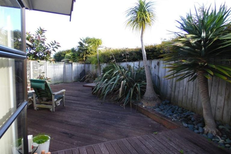 Photo of property in 2/15 Bass Street, West Harbour, Auckland, 0618