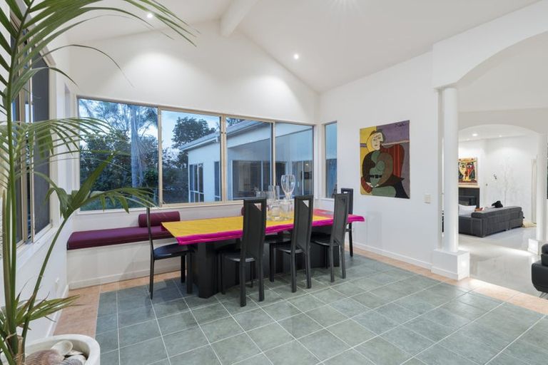 Photo of property in 9 Burgundy Park Avenue, Henderson, Auckland, 0612