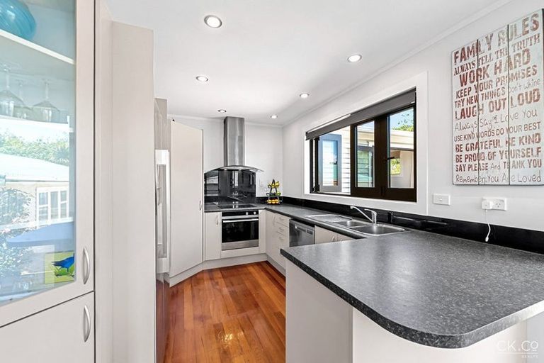 Photo of property in 76 Horoeka Street, Stokes Valley, Lower Hutt, 5019