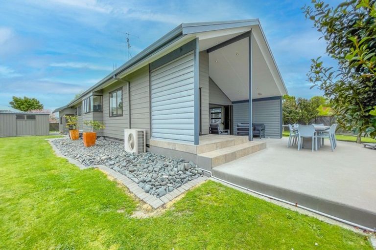 Photo of property in 17 Miller Place, Ngatea, 3503