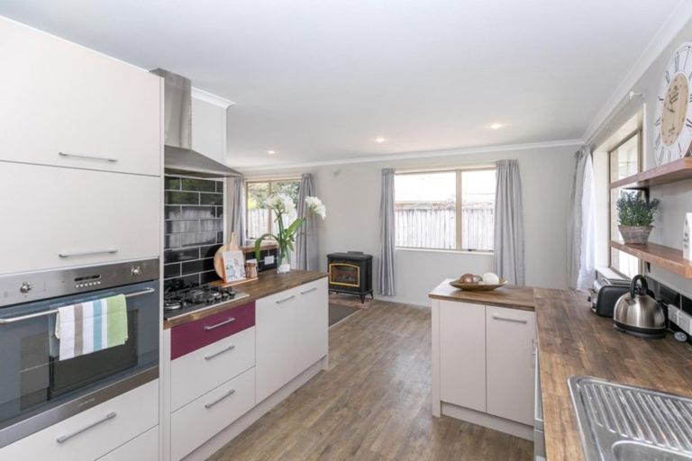 Photo of property in 28 Antrim Place, Nawton, Hamilton, 3200