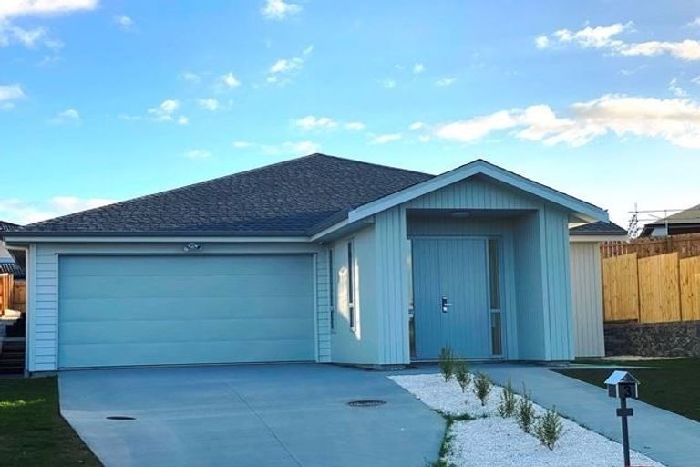 Photo of property in 3 Charles Henry Way, Papakura, 2110