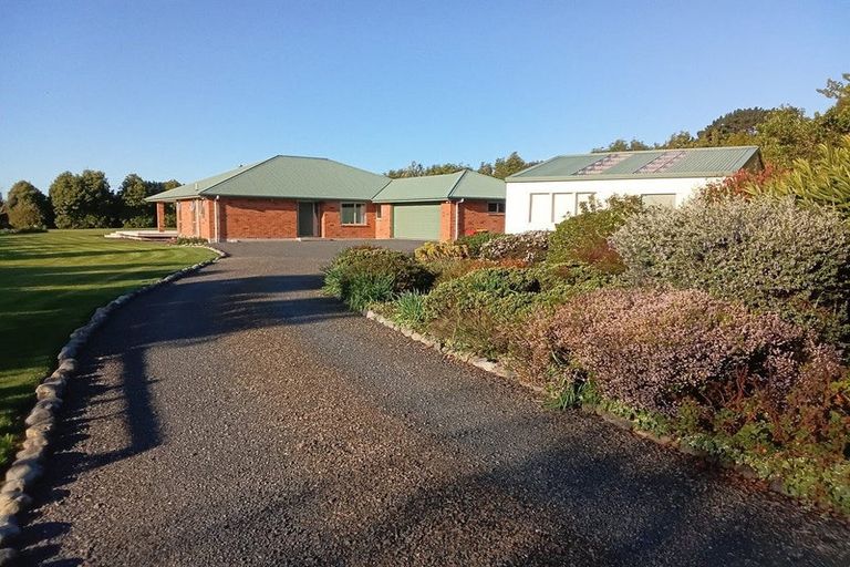 Photo of property in 33 Ketemaringi Way, Manakau, Levin, 5573