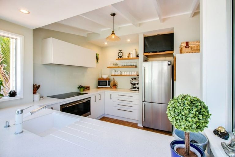 Photo of property in 11 Bowling Road, Greenmeadows, Napier, 4112