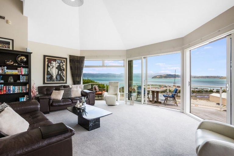 Photo of property in 11 Curnow Way, Kaiwharawhara, Wellington, 6035