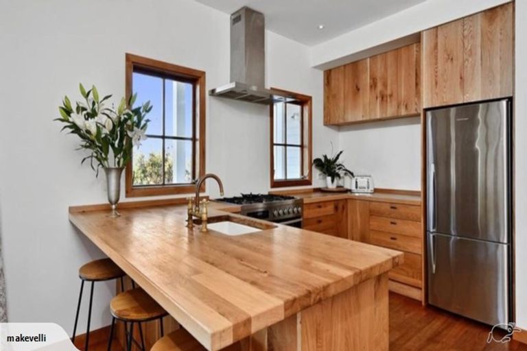 Photo of property in 7 Ticehurst Road, Lyttelton, 8082