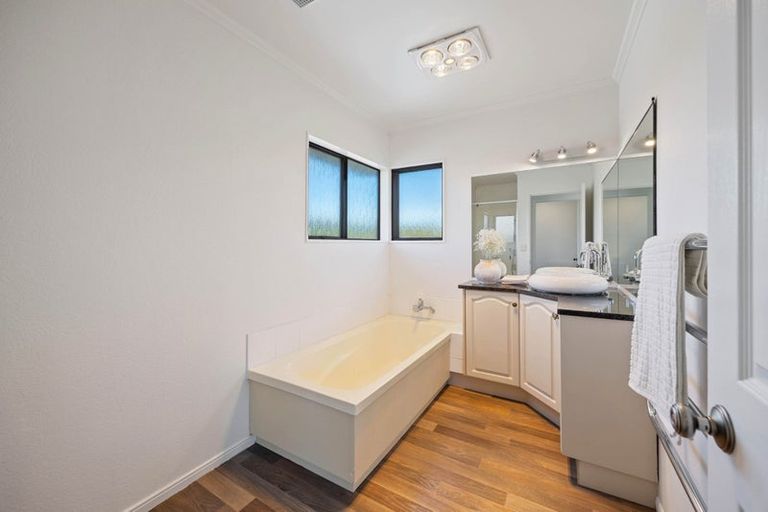 Photo of property in 2/28 Britannia Place, Half Moon Bay, Auckland, 2012