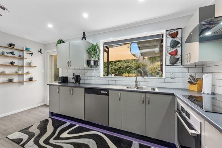 Photo of property in 45 Burns Grove, Trentham, Upper Hutt, 5018