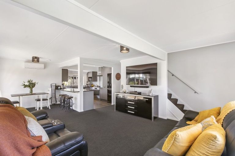 Photo of property in 15 Dalwhinnie Parade, Highland Park, Auckland, 2010