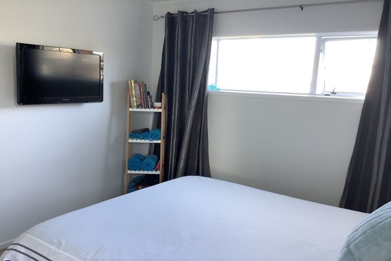 Photo of property in 2/28 Onepoto Road, Hauraki, Auckland, 0622