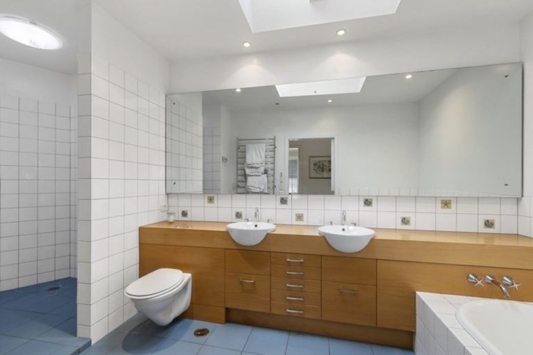 Photo of property in 25 Cheviot Road, Lowry Bay, Lower Hutt, 5013