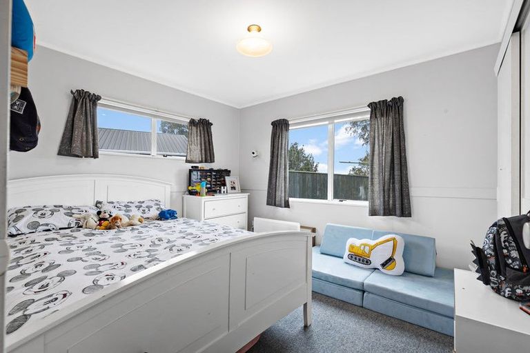 Photo of property in 105 Hillcrest Drive, Kelvin Grove, Palmerston North, 4414