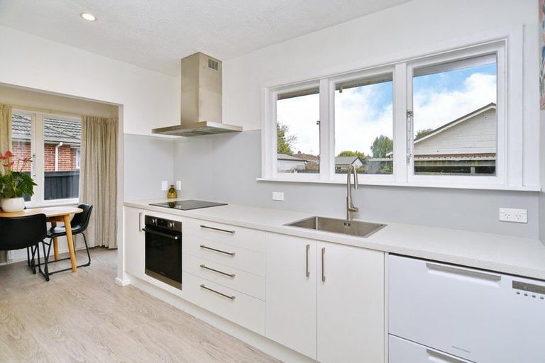 Photo of property in 2/21 Dunedin Street, Redwood, Christchurch, 8051