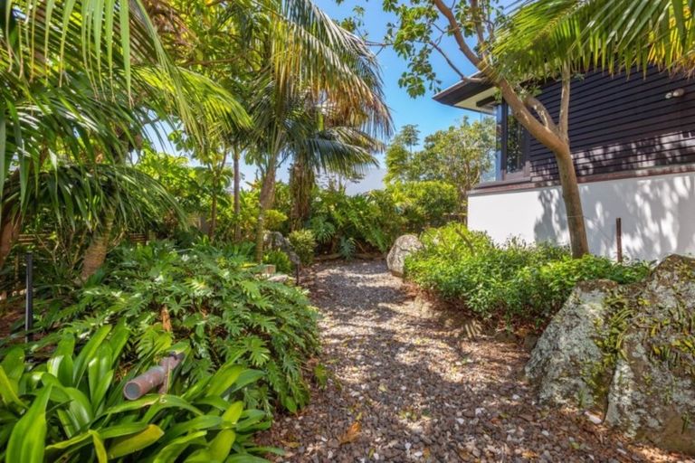 Photo of property in 6 Tuatua Lane, Omaha, 0986