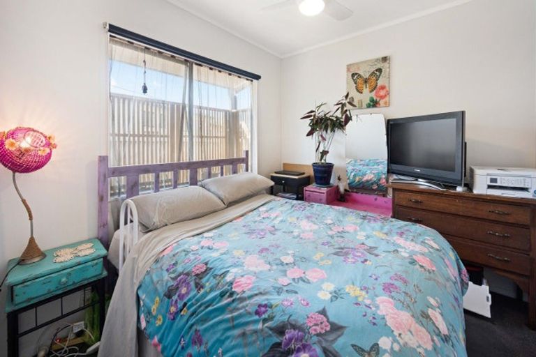 Photo of property in 4b Fernleigh Avenue, Waiuku, 2123