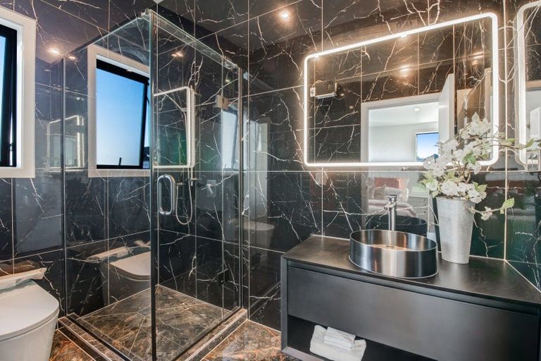 Photo of property in 18b The Esplanade, Eastern Beach, Auckland, 2012