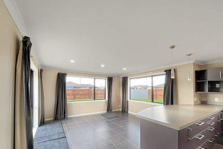 Photo of property in 14 Chestnut Close, Kelvin Grove, Palmerston North, 4414