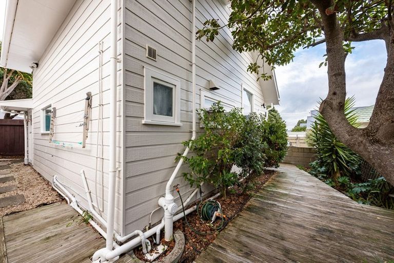 Photo of property in 73 Para Street, Miramar, Wellington, 6022