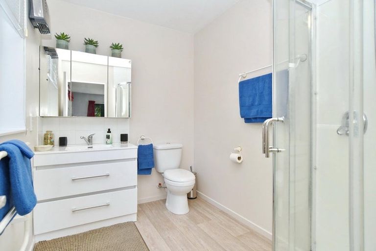 Photo of property in 21 Thornwood Place, Redwood, Christchurch, 8051