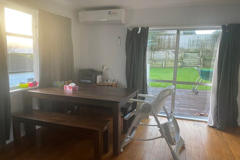 Photo of property in 27 Mexted Terrace, Tawa, Wellington, 5028