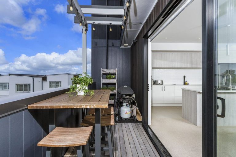 Photo of property in 77 Bomb Point Drive, Hobsonville, Auckland, 0616