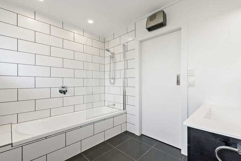 Photo of property in 55 Oriana Crescent, Hornby, Christchurch, 8042