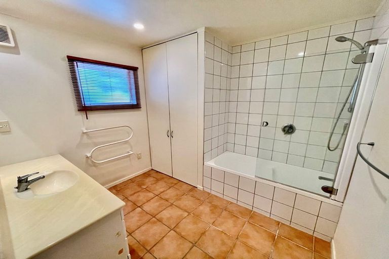 Photo of property in 2/2 Evan Street, Belmont, Auckland, 0622