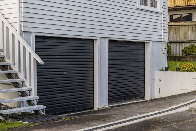 Photo of property in 4233 Great North Road, Glendene, Auckland, 0602