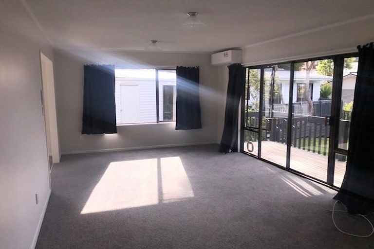 Photo of property in 8 Wirihana Road, Titirangi, Auckland, 0604