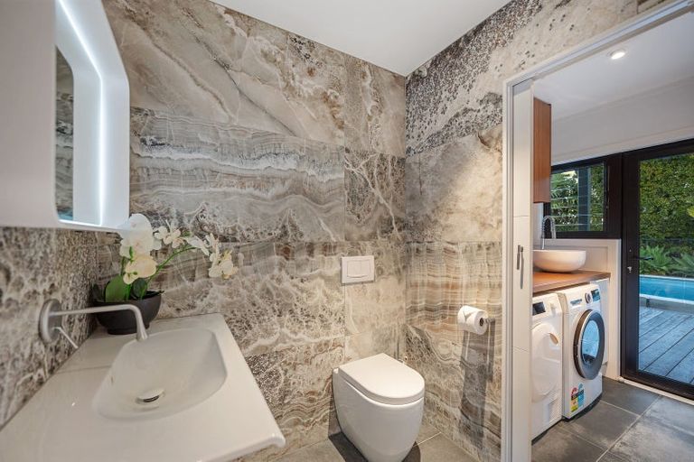 Photo of property in 9 Quebec Road, Milford, Auckland, 0620