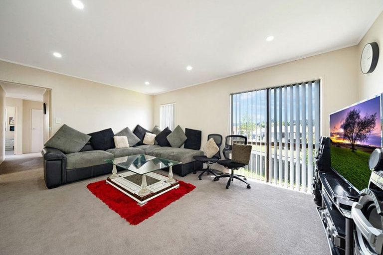 Photo of property in 4a Karepo Crescent, Ranui, Auckland, 0612