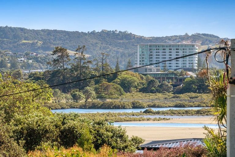 Photo of property in 16 Pohutukawa Avenue, Red Beach, 0932