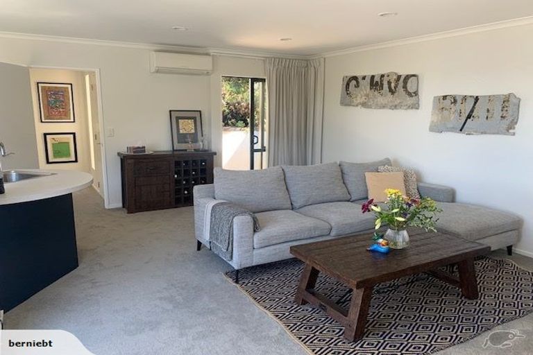 Photo of property in 2/19 Onslow Road, Khandallah, Wellington, 6035