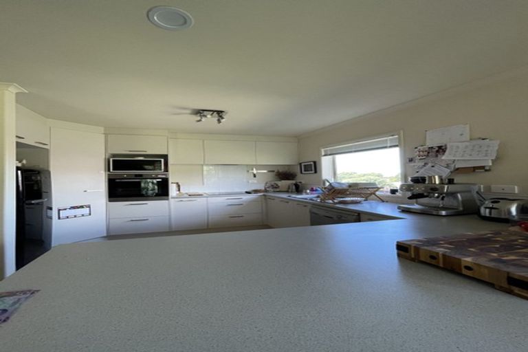 Photo of property in 32 Waldorf Crescent, Orewa, 0931