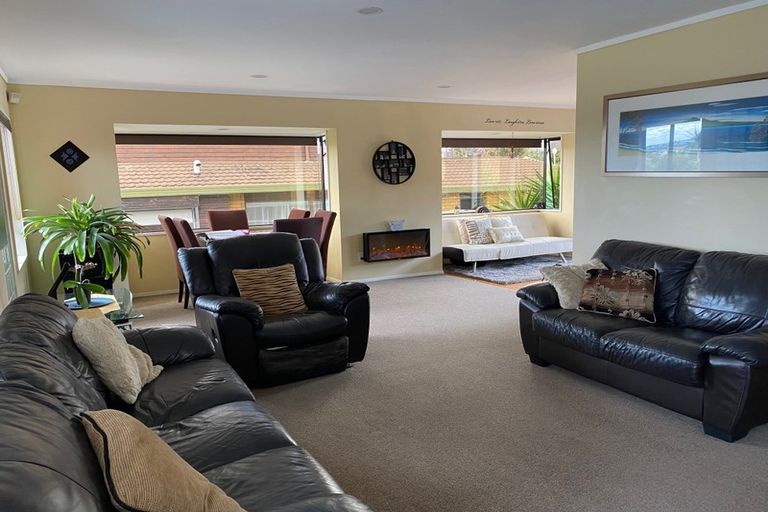 Photo of property in 37 Pigeon Mountain Road, Half Moon Bay, Auckland, 2012