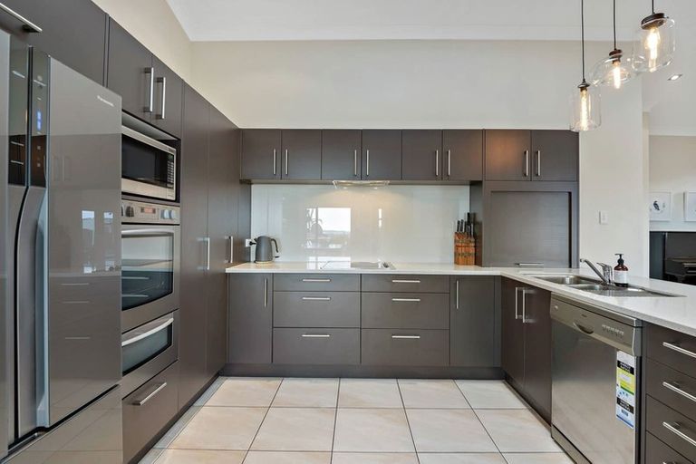 Photo of property in 66a Bradbury Road, Botany Downs, Auckland, 2010