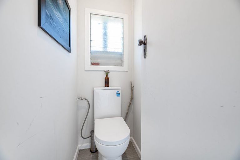 Photo of property in 70 Savoy Road, Glen Eden, Auckland, 0602