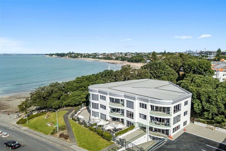 Photo of property in 1/7 The Promenade, Takapuna, Auckland, 0622
