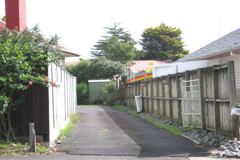 Photo of property in 1/104 Edmonton Road, Henderson, Auckland, 0612