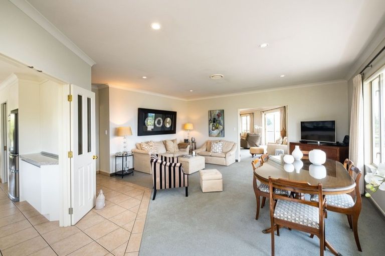 Photo of property in 53 Hikanui Drive, Havelock North, 4130