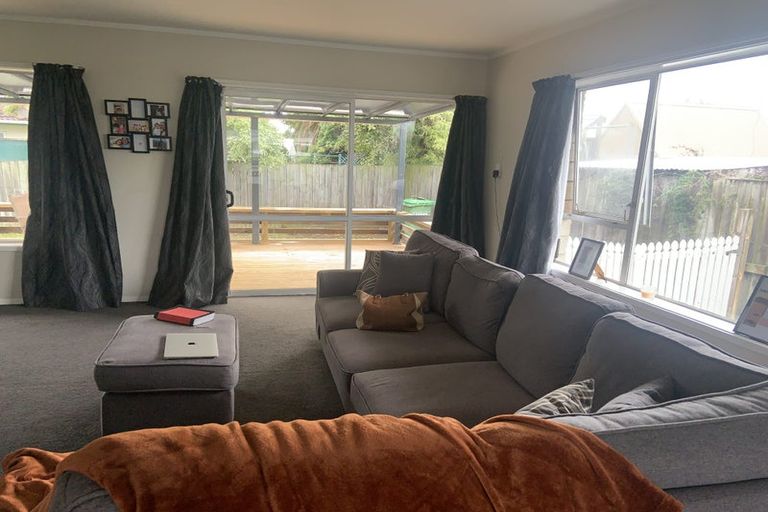 Photo of property in 1/15 Gloaming Place, Conifer Grove, Takanini, 2112