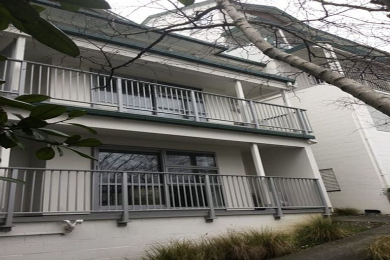 Photo of property in 8/8 Girton Terrace, Mount Cook, Wellington, 6021