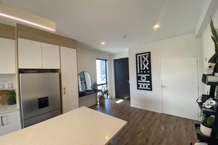 Photo of property in 10 Parahau Road, Papakura, 2110