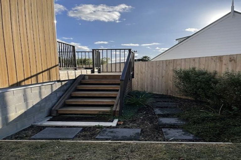 Photo of property in 2f Tramway Road, Beach Haven, Auckland, 0626